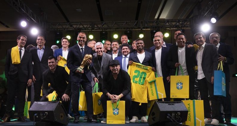FIM DE UMA ERA: FESTA REÚNE CAMPEÕES DA COPA DE 2002