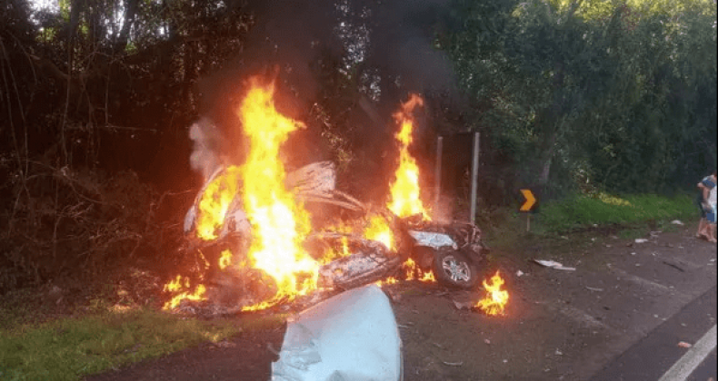 QUATRO PESSOAS MORREM CARBONIZADAS APÓS ACIDENTE DE TRÂNSITO EM IRAÍ