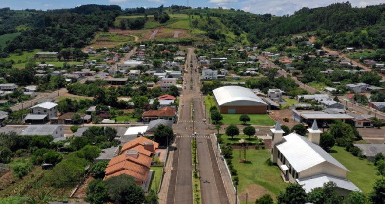 VISITANTE VAI A DELEGACIA SE INFORMA E ACABA DETIDO