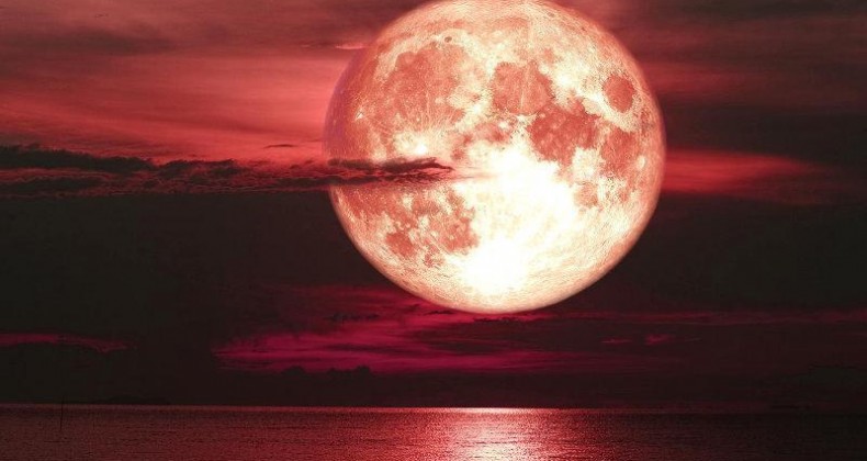 AGOSTO TERÁ A ÚLTIMA SUPERLUA DO ANO E CHUVA DE ESTRELAS CADENTES