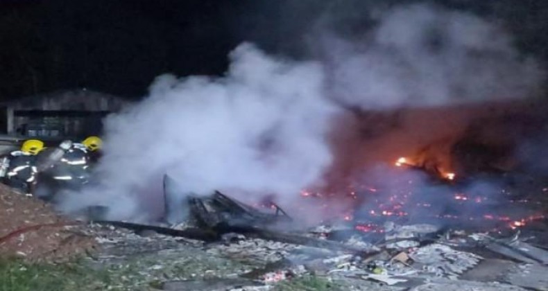 Casa é destruída por incêndio no Oeste de SC