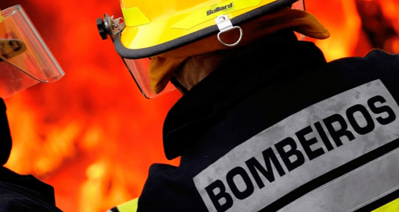 Incêndio atinge caminhão em barracão industrial no Distrito de Machado