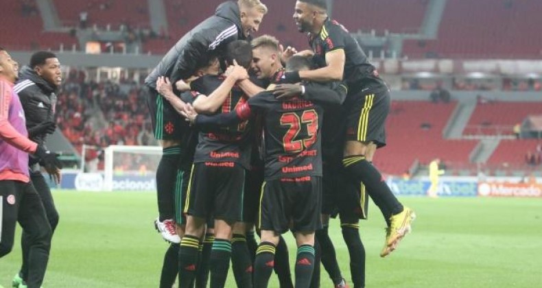 Inter goleia o Juventude e sobe na tabela do Brasileirão