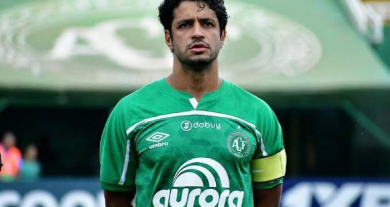 Léo volta a ser relacionado para jogo da Chapecoense