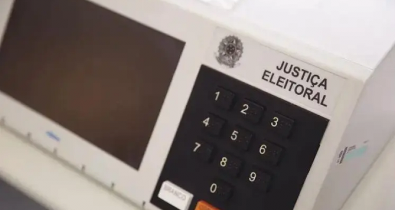 Militares cobram do TSE acesso que já têm de código-fonte das urnas