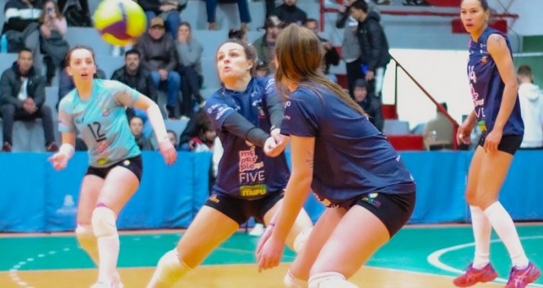 PINHALZINHO FEZ ESTRÉIA EM CASA NO ESTADUAL DE VOLEIBOL