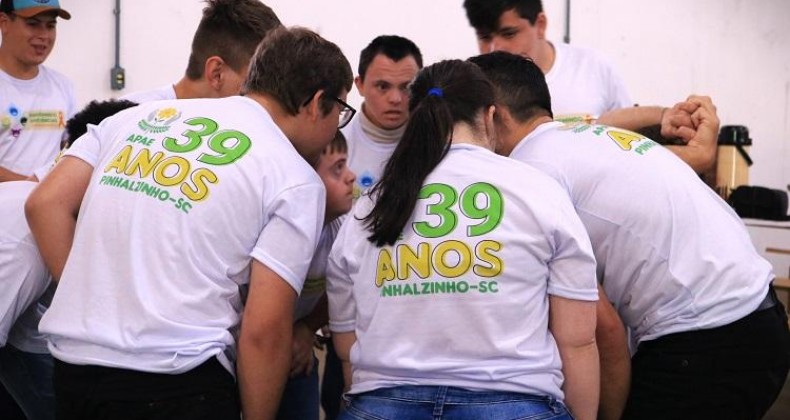 Evento da Apae de Pinhalzinho reúne público da região