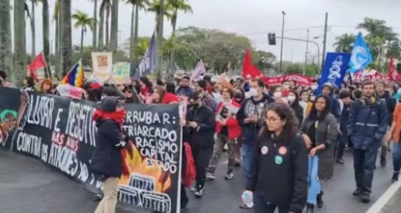 'Grito dos Excluídos' tem ato em prol da democracia e da educação em SC