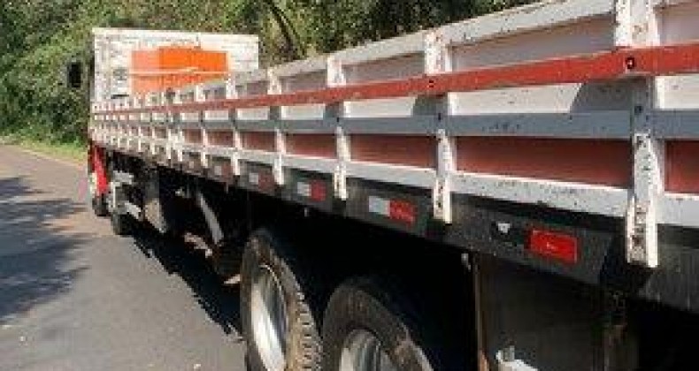 Homem é prensado entre escavadeira e caminhão no interior de Itá