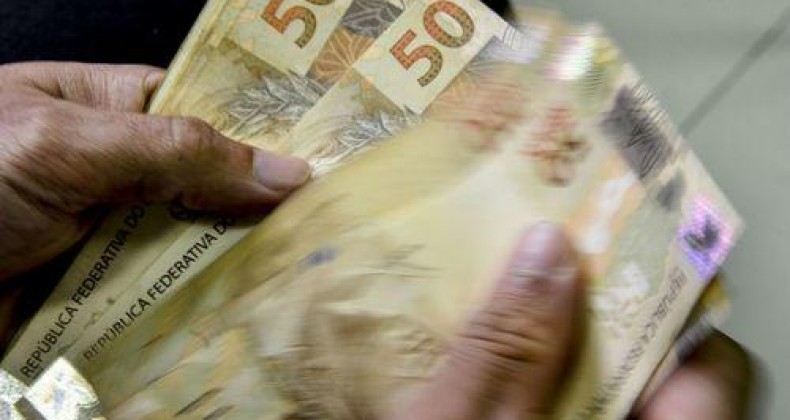 Orçamento de 2023 prevê salário mínimo de R$ 1.302