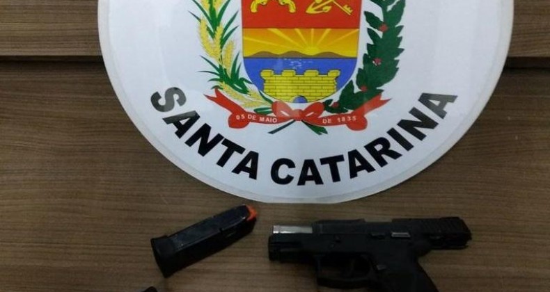 PM de Pinhalzinho prende masculino por porte ilegal de arma de fogo
