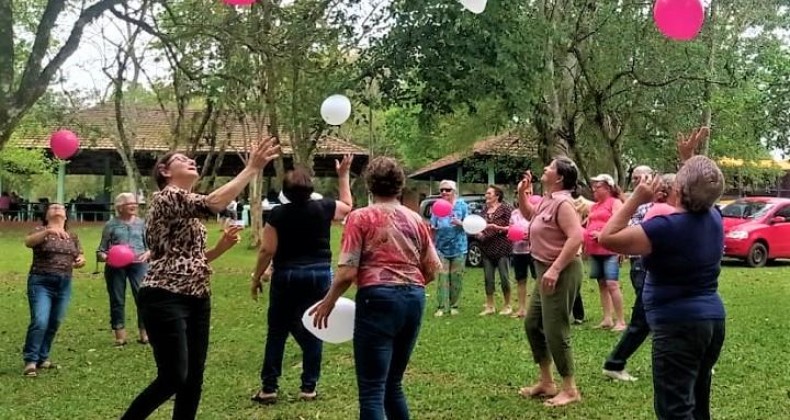 Encontro de idosos em Nova Erechim proporciona momentos ao ar livre