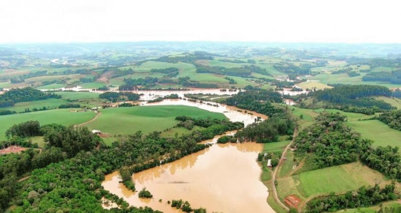 Imagens aéreas mostram força de temporal no Oeste catarinense