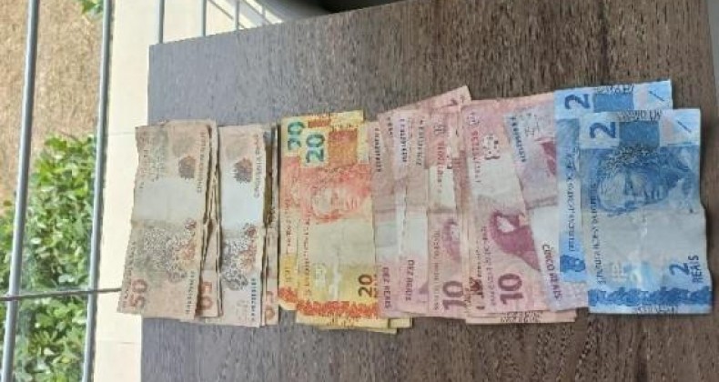 Jovem troca de roupa pra fugir da PM após roubo em Chapecó, mas é preso