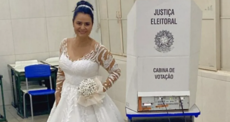 Noiva sai da festa de casamento e vota com vestido e buquê