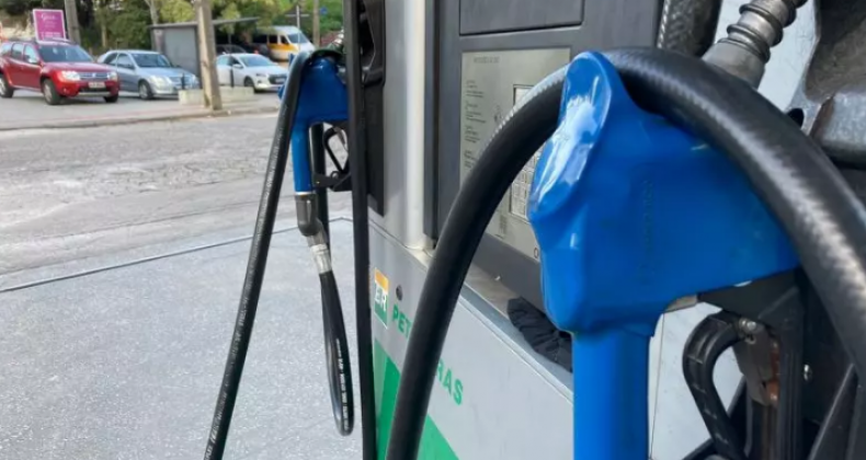 Preço médio da gasolina pode variar até R$ 0,35 entre cidades de SC