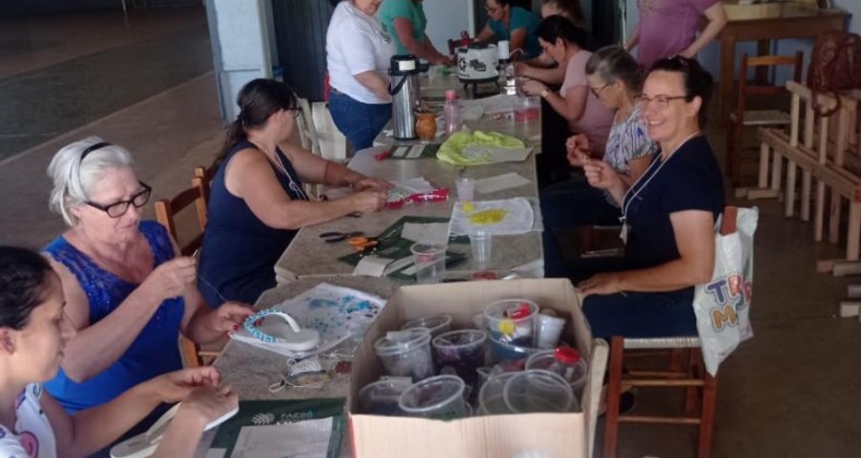 Curso de Bordado em Chinelo é ofertado para Grupo do PAIF