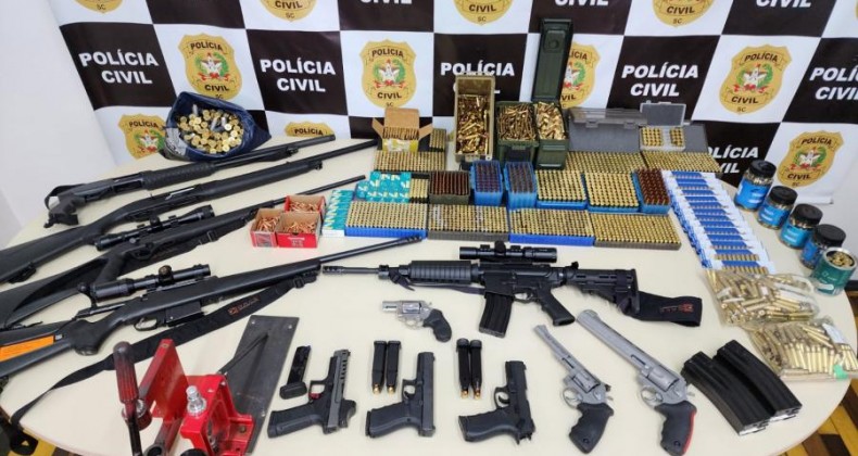 Dois homens são presos com arsenal de armas em Serra Alta