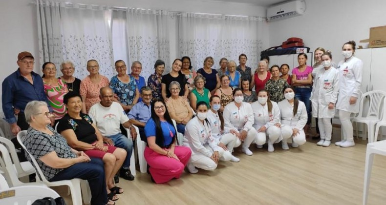 Idosos do SCFV recebem orientações sobre seus direitos e saúde