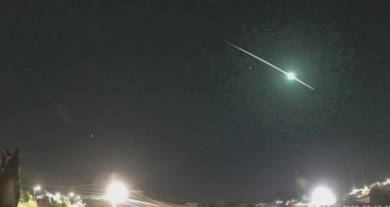 Meteoro explosivo a 147 mil km/h é registrado por câmera em SC