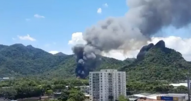 Projac, centro de produção da Globo, arde em chamas e imagem impressiona
