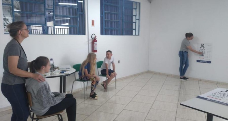 Secretaria de Saúde realiza teste de visão em alunos