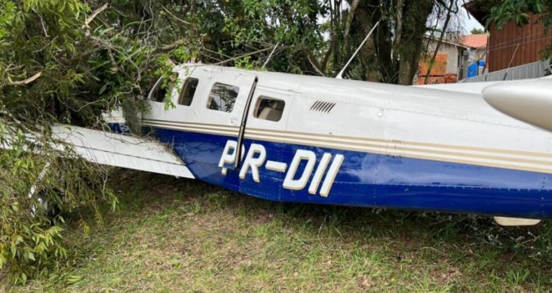 Avião colide com árvores ao aterrissar em Santa Catarina