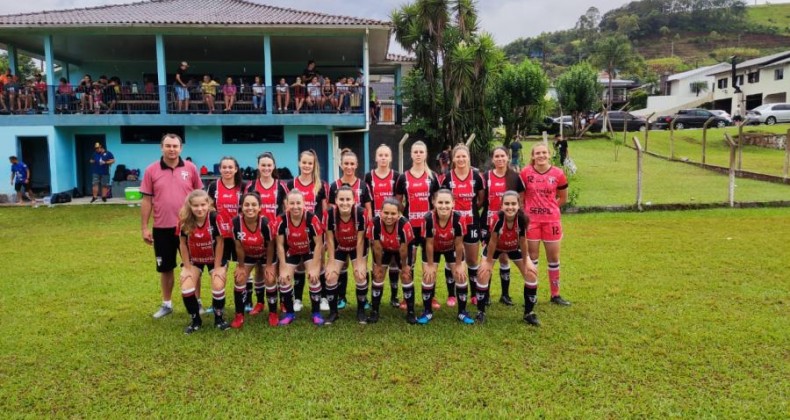 Lider no Feminino: Ajap vence e assume liderança no Futebol Regional