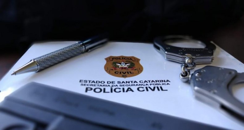 Parceiro transmite HIV 'de propósito' à namorada; ele foi indiciado