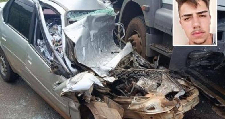 Colisão entre carro e caminhão mata jovem DJ na região Oeste