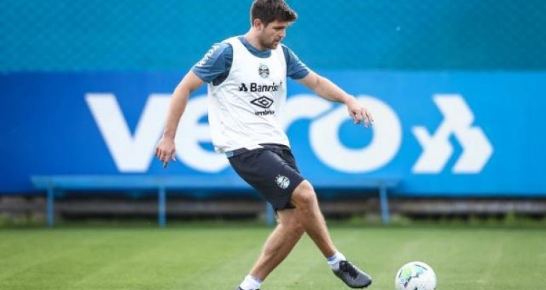 Contra o Novo Hamburgo, Kannemann iguala marca de De León no Grêmio