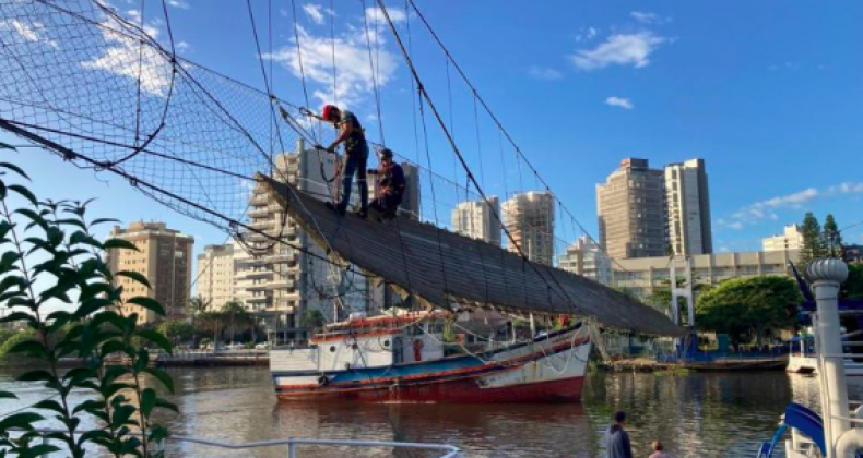 Ponte pênsil que caiu e causou uma morte em SC é desmontada