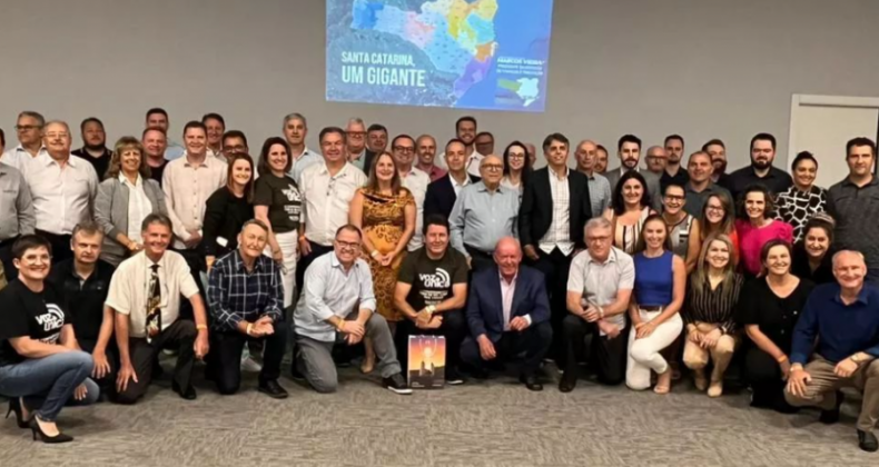 ACINE participa de reunião regional da FACISC em Itá