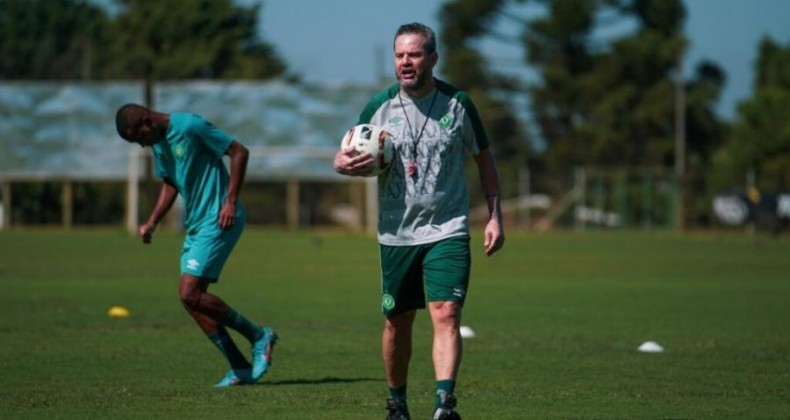 Argel Fuchs comanda primeiro treinamento na Chapecoense