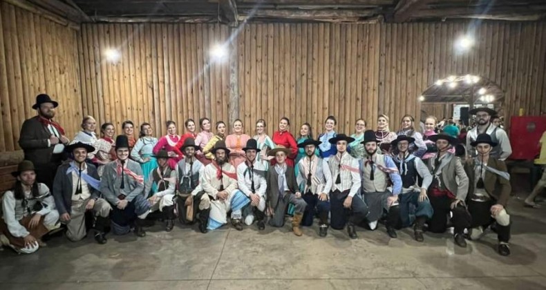 Chula do CTG Galpão da Tradição conquista primeiro lugar em Rodeio de Maravilha