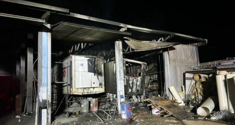 Incêndio de grandes proporções atinge empresa no Oeste de SC