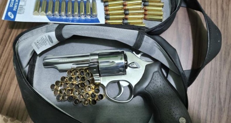Modelense é preso por posse irregular de arma de fogo