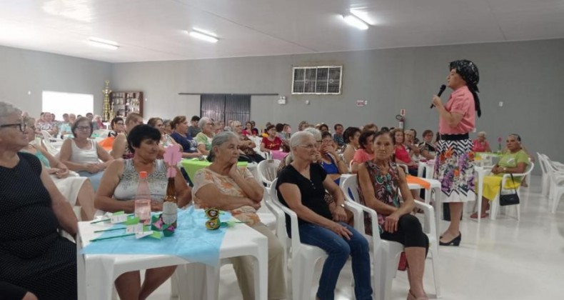 Palestra Show marca Dia da Mulher para 3ª idade em Nova Erechim