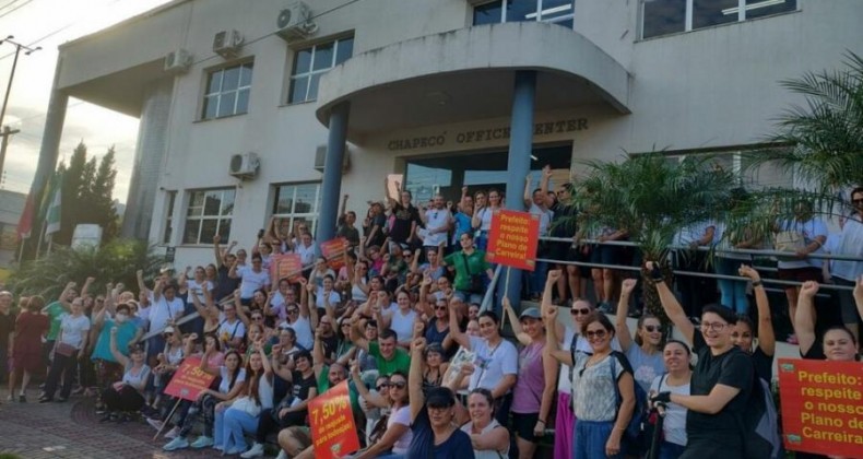 Servidores públicos municipais continuarão a greve em Chapecó