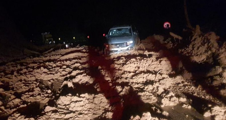 BR-280, em Corupá, é totalmente interditada após queda de barreira