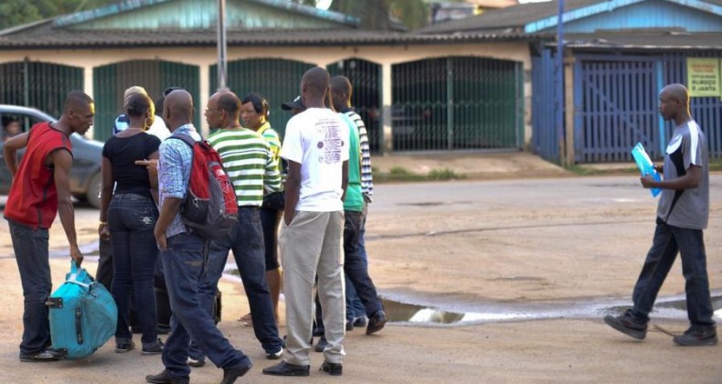 Governo agiliza vistos para haitianos com parentes no Brasil.