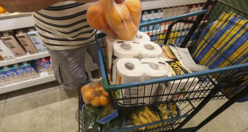 Inflação oficial desacelera e sobe 0,71% em março, diz IBGE.