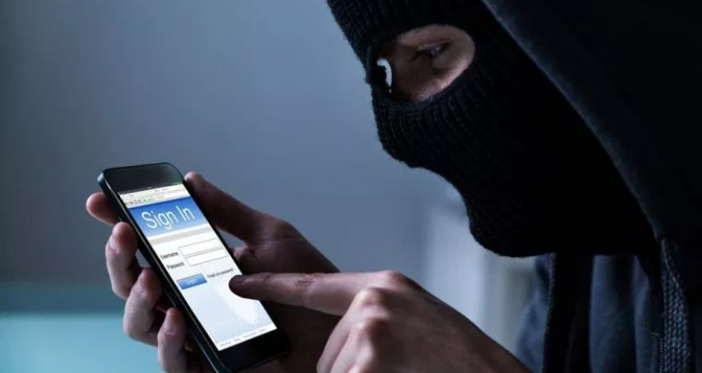 Moradora de Concórdia perde R$ 14 mil em golpe por celular