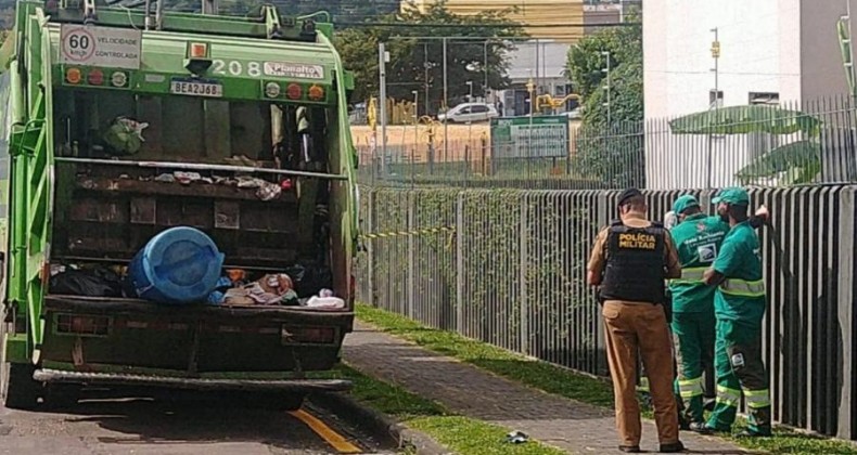 Coletores encontram feto dentro de tambor de lixo