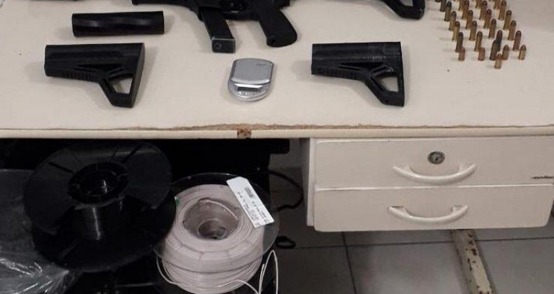 Jovem é preso por fabricar armas usando impressora 3D em Tijucas