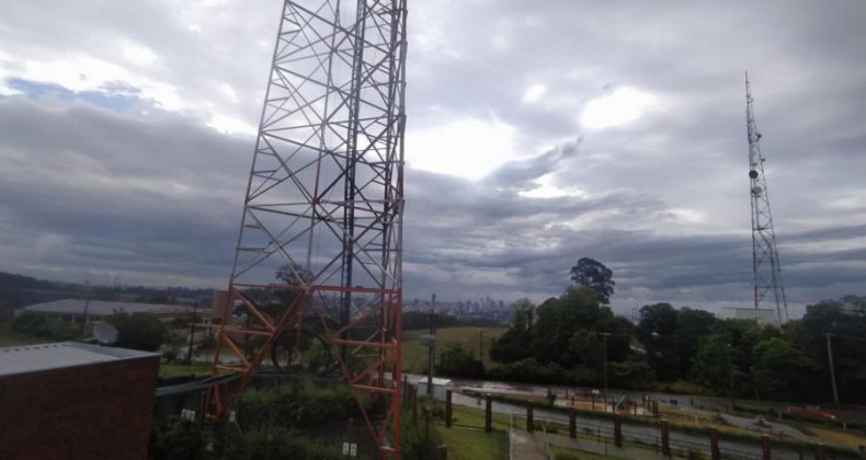 Segunda-feira (24) será com possibilidade de chuva fraca e isolada em SC