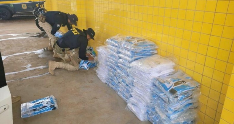 PRF apreende quase 600 camisetas do Grêmio falsificadas