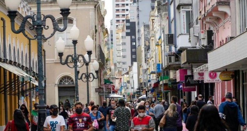 UFSC questiona decisão que desobriga uso de máscaras em ambientes abertos em SC