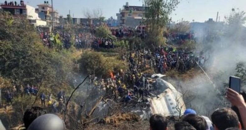 Queda de avião mata pelo menos 68 no Nepal