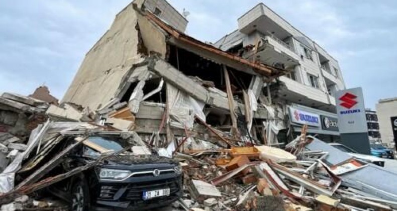 Terremoto na Turquia registra mais de mil mortos